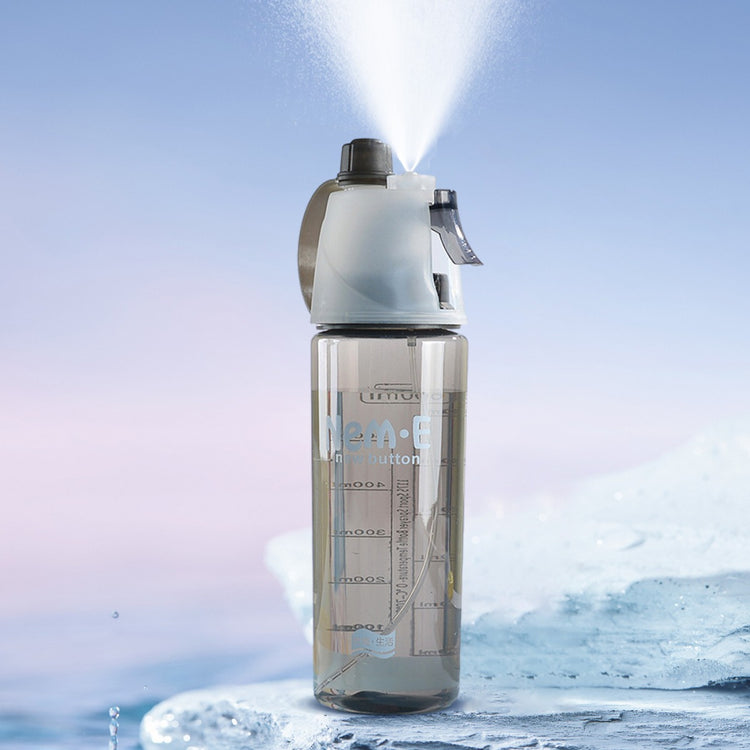 Gourde de sport avec spray rafraîchissant intégré